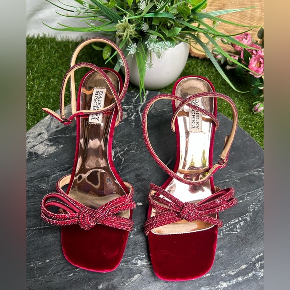 BADGLEY MISCHKA
Effie Strappy Bow
Stiletto Heels RUBY RED
$245 size 7.5 gently - Picture 11 of 17